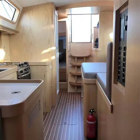 Úszó hotel Barco No Centro De Tenerife- Alugue A Cabine Santa Cruz de Tenerife